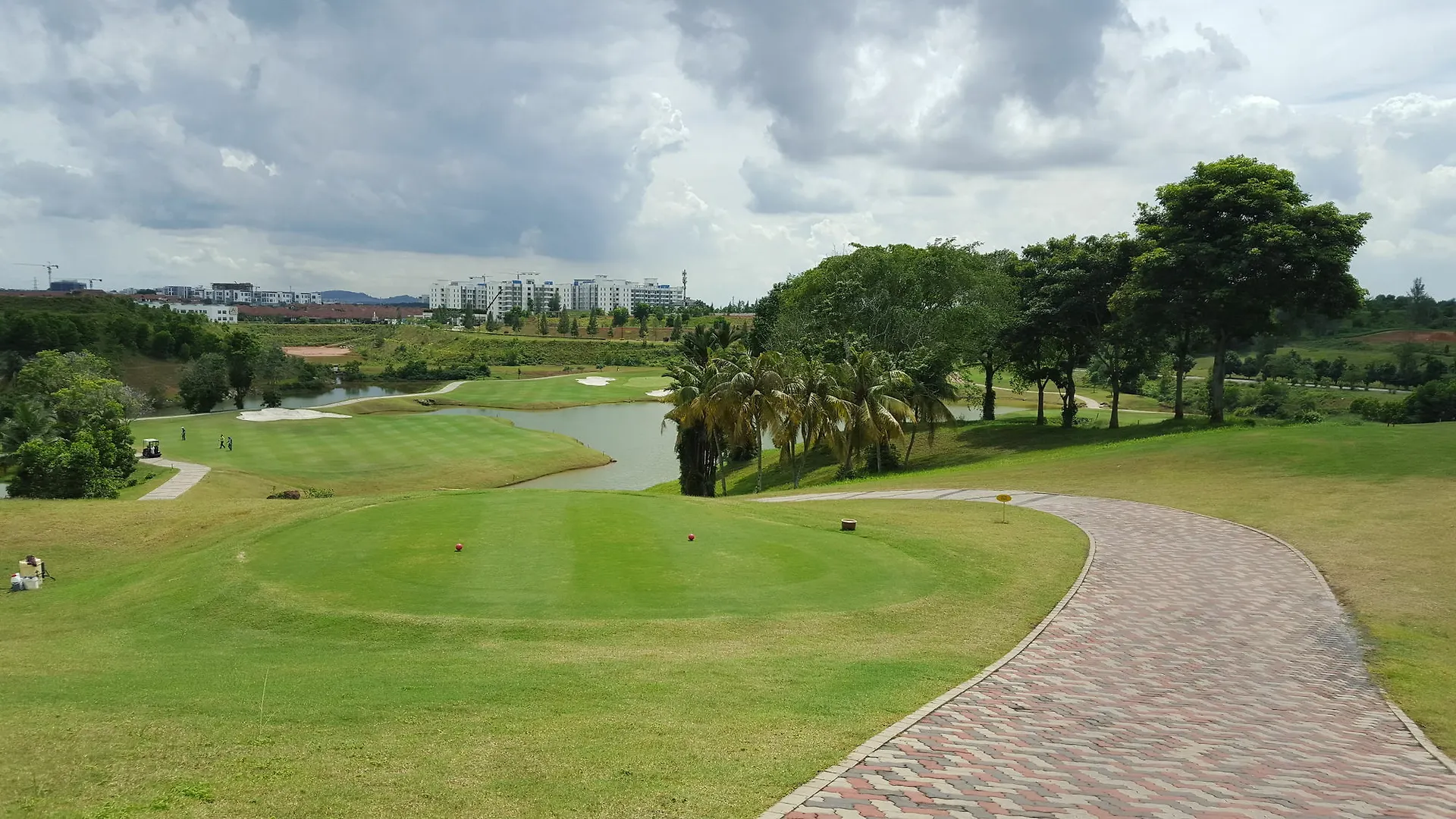 Austin Heights Golf & Hotel Resort 新山 3*,